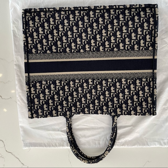 Door Large Oblique Book Tote - Picture 7 of 13